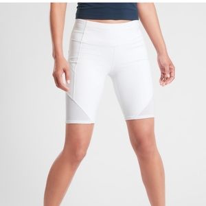 Athleta contender 9in short